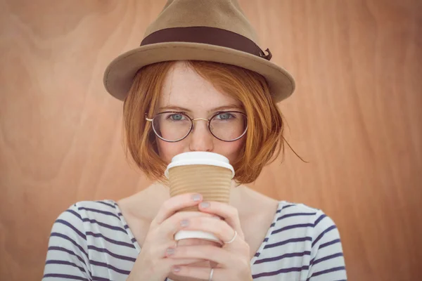 Red haired hipster holding disposable cup — Stock Photo, Image