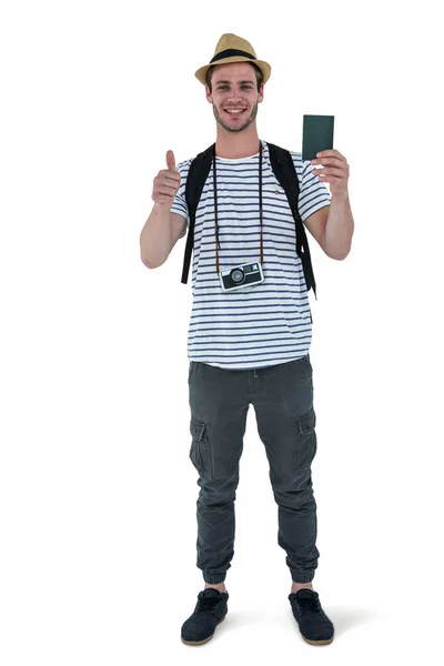 Homem bonito segurando carteira de couro — Fotografia de Stock