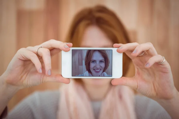 Red haired hipster taking selfie — Stock Photo, Image