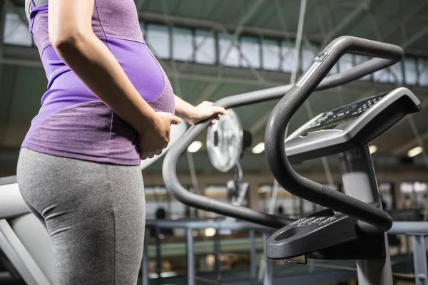 Těhotná žena cvičení — Stock fotografie