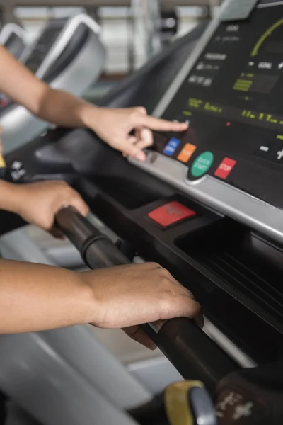 Trainer helpende vrouw — Stockfoto