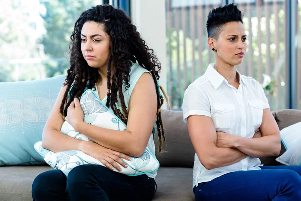 Unhappy lesbian couple on sofa — Stock Photo, Image