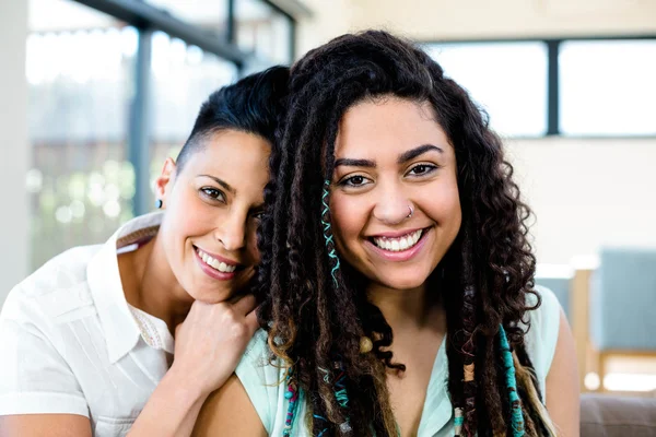 Lesbian couple relaxing on sofa — Stock Photo, Image