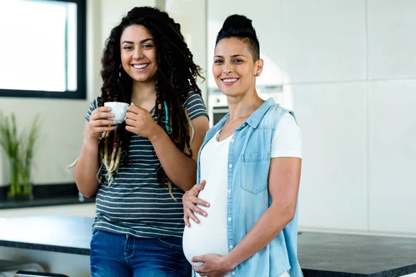 Pregnant lesbian couple standing together — Stock Photo, Image