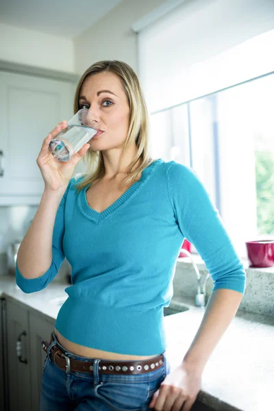 Woman drinking glass of water — Stock Photo, Image