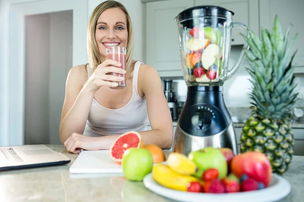 Woman holding her homemade smoothie — Stock Photo, Image