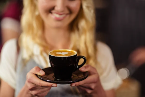 Customer holding cup of coffee — Stock Photo, Image