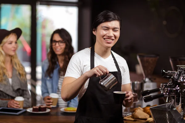 Waiter making cup of coffee — Stock Photo, Image