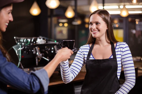 Barista giving coffee to customer — Stock Photo, Image