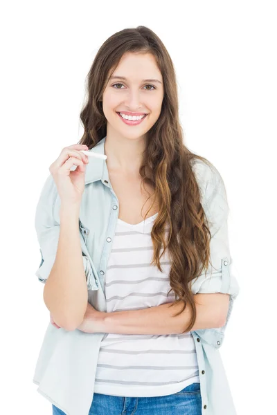 Kvinnlig student håller en krita — Stockfoto