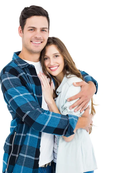 Bonito casal abraçando e olhando para a câmera — Fotografia de Stock