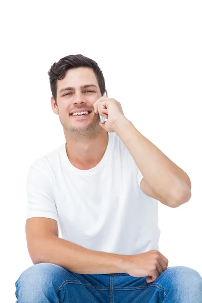 Schöner Mann mit einem Telefonanruf — Stockfoto