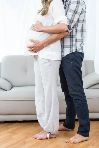 Casal feliz esperando bebê — Fotografia de Stock