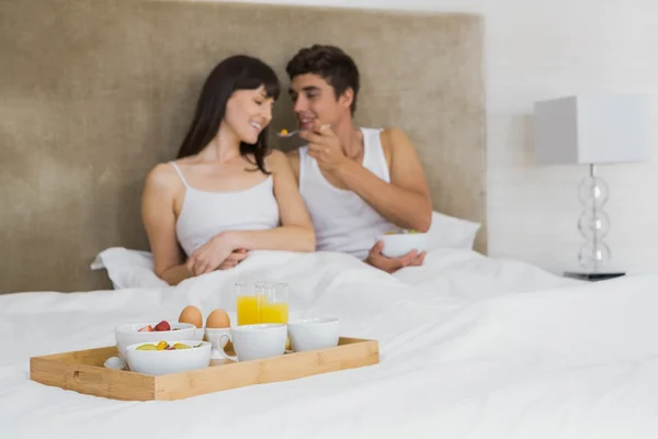 Breakfast tray on bed — Stock Photo, Image