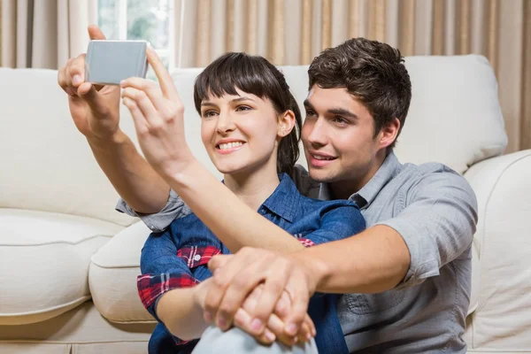 Pareja romántica tomando selfie —  Fotos de Stock