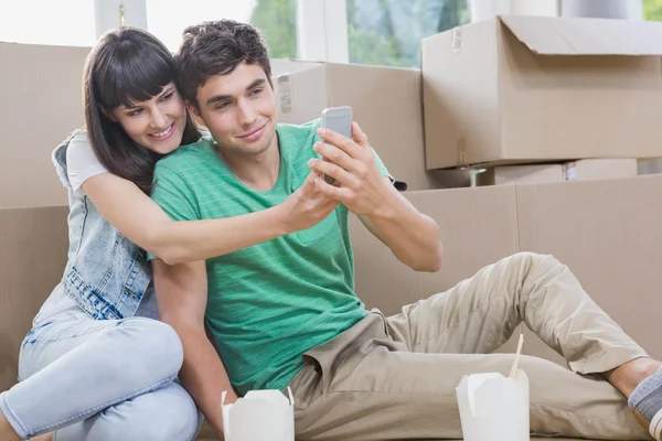 Young couple using mobile phone — Stock Photo, Image