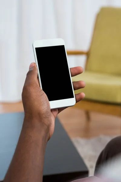 Mano de hombre sosteniendo un teléfono —  Fotos de Stock