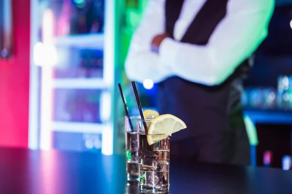 Two glasses of gin on bar counter — Stock Photo, Image