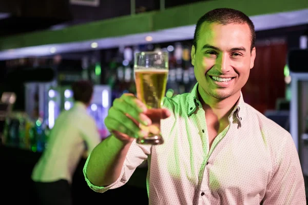 Man posing with glass of beer — Stock Photo, Image