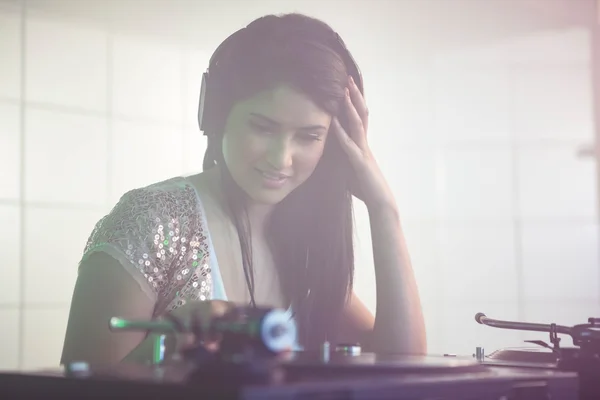 Pretty female DJ playing music — Stock Photo, Image