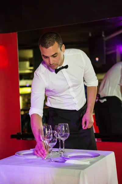 Waiter setting a table — Stock Photo, Image