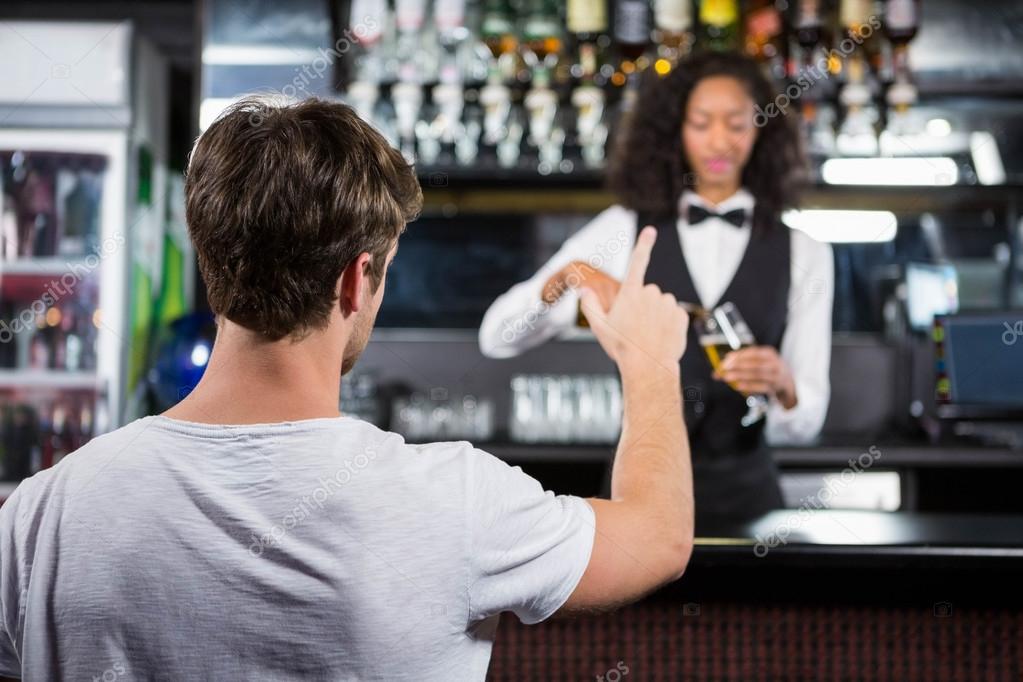 Verkäufer kundin flirten