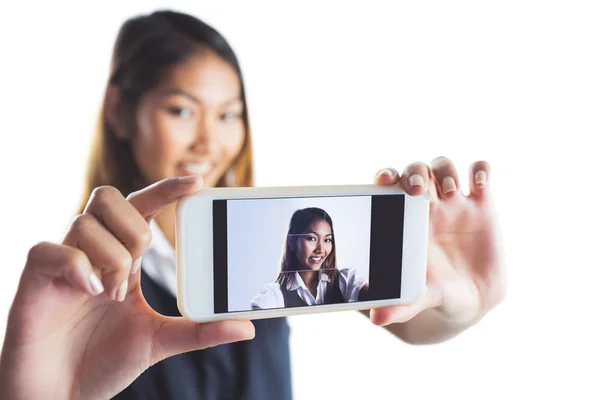 Mujer de negocios sonriente tomando una selfie — Foto de Stock