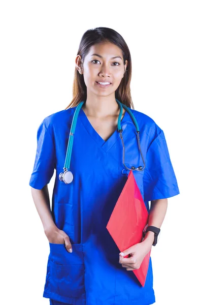 Asiatique infirmière avec stéthoscope regardant la caméra — Photo