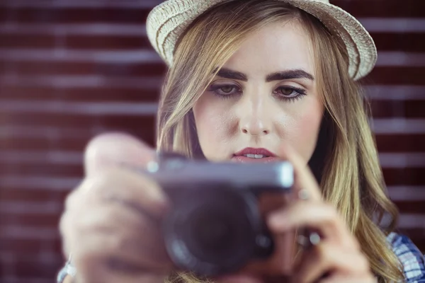 Mujer tomando fotos — Foto de Stock