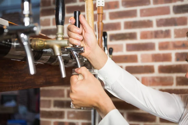 Masculine hands pouring beer — Stock Photo, Image
