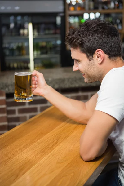 Happy man having a beer — Stock Photo, Image