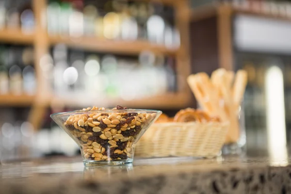 Aperitif snacks på räknaren — Stockfoto