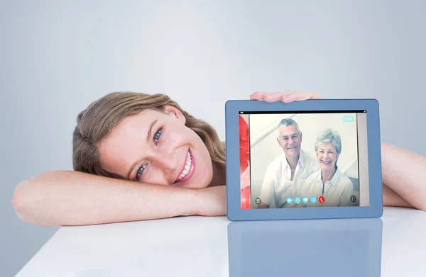 Vrouw weergegeven: tablet pc — Stockfoto