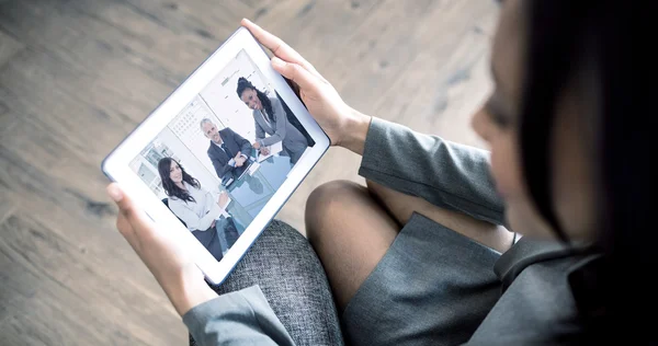 Directeur zitten aan de balie — Stockfoto