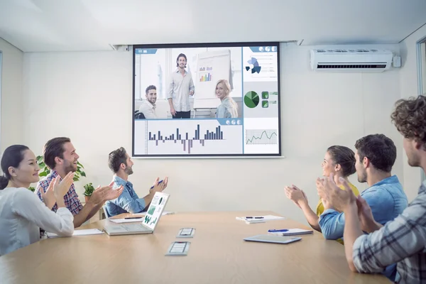 Equipo de negocios aplausos después de la conferencia — Foto de Stock