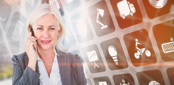 Businesswoman talking on mobile phone — Stock Photo, Image