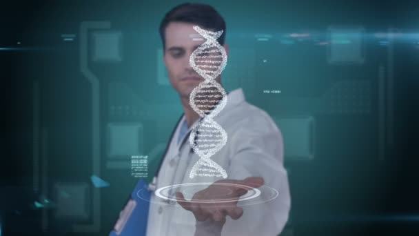 Исследователь, анализирующий ДНК — стоковое видео