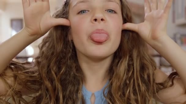 Funny girl making faces at camera — Stock Footage Funny girl making faces at camera Stock Video
