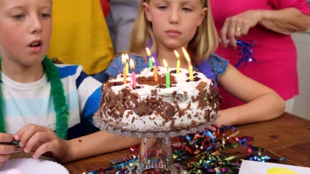 Großfamilie feiert gemeinsam Geburtstag — Stockvideo