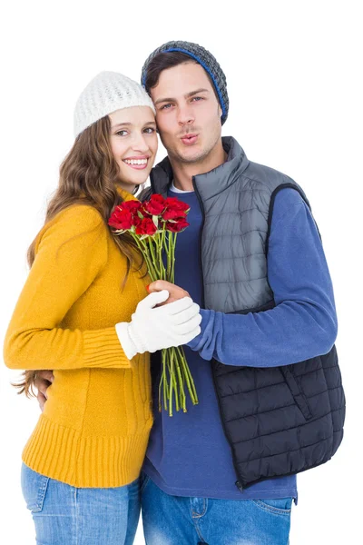 Happy couple holding a flower bouquet — Stock Photo, Image