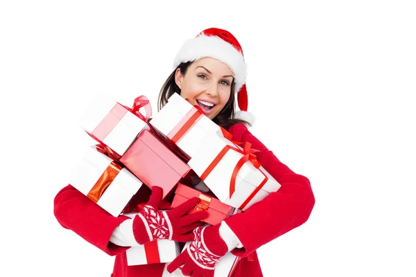 Mooie brunette houdt Kerstcadeaus — Stockfoto