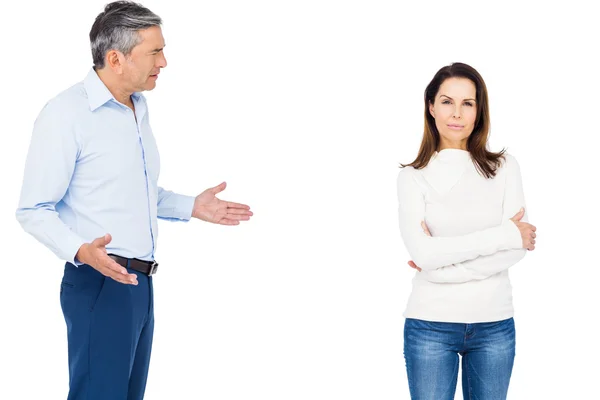 Couple arguing while standing — Stock Photo, Image