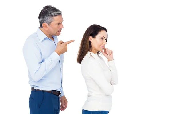 Pareja discutiendo mientras está de pie — Foto de Stock