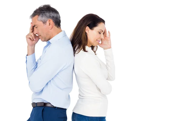 Hombre y mujer ignorándose mutuamente — Foto de Stock