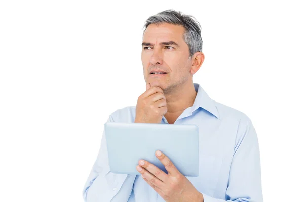 Pensativo hombre de negocios usando tableta — Foto de Stock