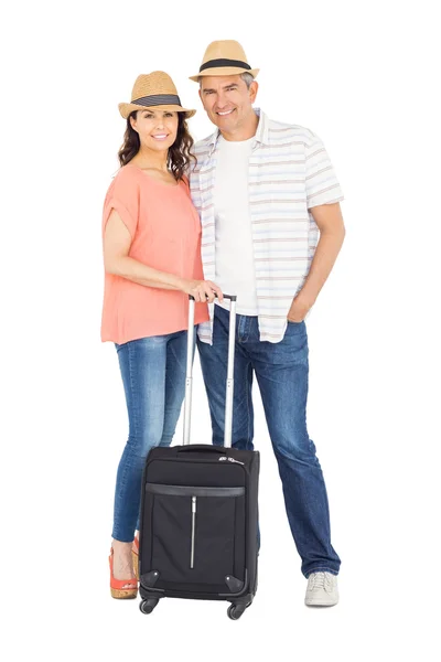 Par med väskor embracing — Stockfoto