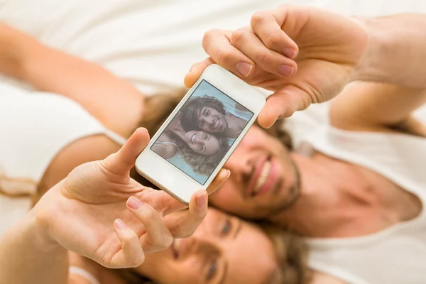 Cute couple taking a selfie — Stock Photo, Image