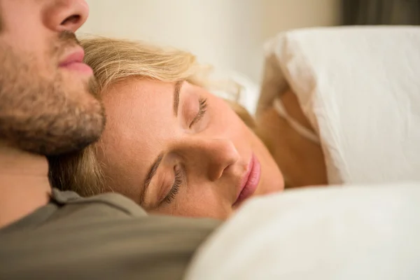 Linda pareja durmiendo —  Fotos de Stock