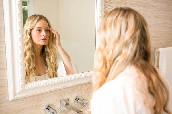 Beautiful blonde looking at herself — Stock Photo, Image