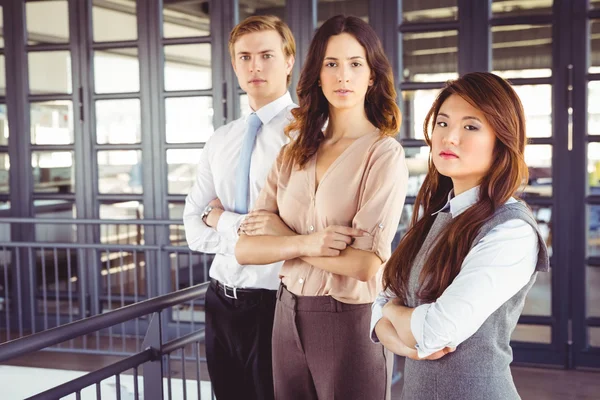 Équipe d'affaires confiante au bureau — Photo